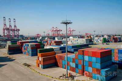 上海洋山深水經(jīng)濟(jì)自由貿(mào)易區(qū)集裝箱碼頭起重機(jī)起重機(jī)塔