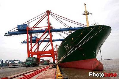 上海萬噸海船擱淺福建泉州灣，貿(mào)易運(yùn)輸面臨嚴(yán)峻挑戰(zhàn)